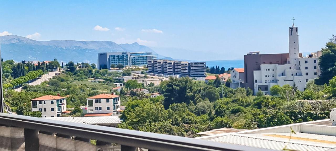 Apartment Azure *Close To The Beach Split Eksteriør billede